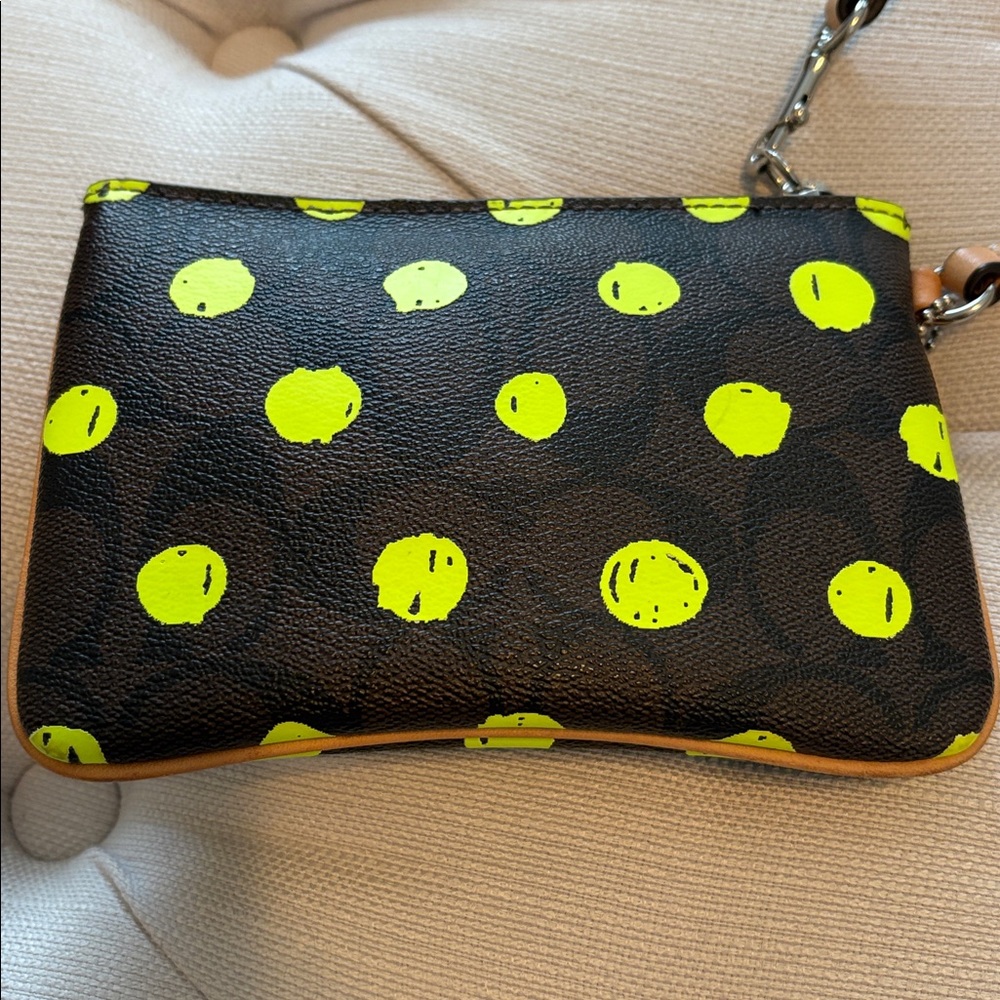 COACH signature wristlet pebbled leather neon green dots - Picture 2 of 9